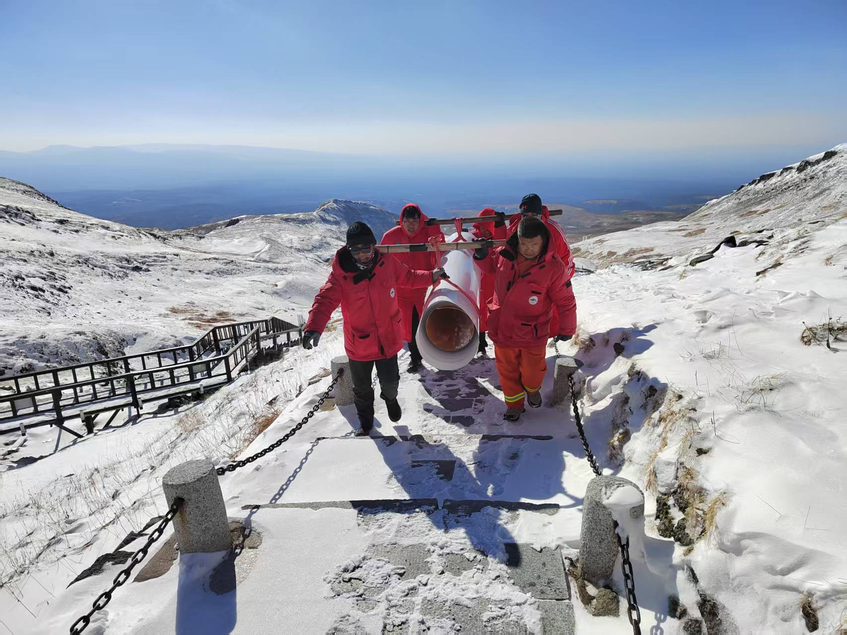鋼構長廊暖寒冬,匠心守護天池游
